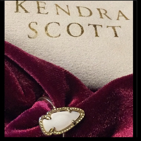 Kendra Scott Jewelry - Rare Kendra Scott’s Skylen Ring